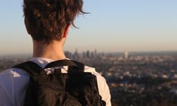 വാഹനങ്ങളില്‍ സ്ത്രീകളുടെ കണ്‍വെട്ടത്തുപോലും ചെല്ലരുത്: യുവാവിന് വിലക്കേര്‍പ്പെടുത്തി കോടതി 
