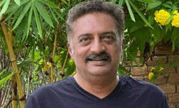 ''താന്‍ കോണ്‍ഗ്രസുകാരന്‍ അല്ല. എങ്കിലും രാജാവിനോട് ചോദ്യങ്ങള്‍ ചോദിച്ച തരൂരിനെ പിന്തുണയ്ക്കുകയാണ്'' ;ശശി തരൂരിന് വേണ്ടി പ്രചരണത്തിനിറങ്ങി  പ്രകാശ് രാജ്‌
