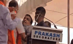 മഹാരാഷ്ട്രയിലെ തിരഞ്ഞെടുപ്പ് റാലിക്കിടെ കേന്ദ്രമന്ത്രി നിതിൻ ഗഡ്കരി കുഴഞ്ഞുവീണു
