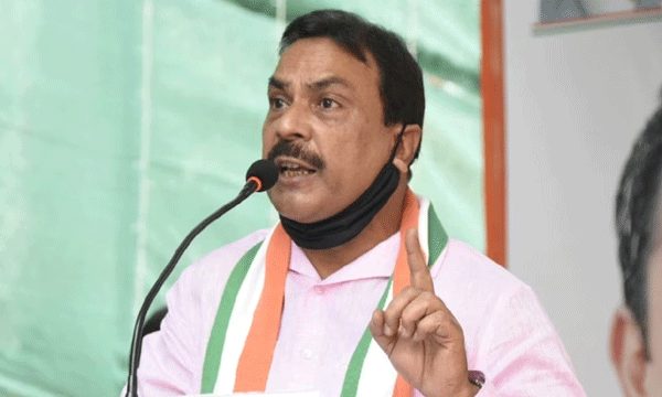 മഹാവികാസ് അഘാഡിക്ക് ഒരു മുസ്ളീം സ്ഥാനാര്ത്ഥി പോലുമില്ല ; മഹാരാഷ്ട്രയില് പ്രചരണത്തിനില്ലെന്ന് കോണ്ഗ്രസ് നേതാവ്