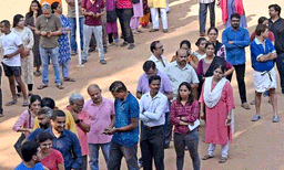 കര്‍ണാടകത്തിലും ജനങ്ങള്‍ വോട്ടിംഗിനോട് മുഖം തിരിച്ചു ; ബംഗളുരുവില്‍ പകുതിപ്പേരും വോട്ടുചെയ്തില്ല