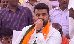 ലൈംഗികാപവാദം: പ്രജ്വല്‍ രേവണ്ണയെ ജെഡിഎസില്‍ നിന്നും സസ്‌പെന്റ് ചെയ്തു ; വീഡിയോ പുറത്തുവിട്ടത് മുന്‍ ഡ്രൈവര്‍