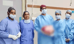  കോഴിക്കോട് മെഡിക്കല്‍ കോളേജില്‍  യുവതിയുടെ വയറ്റില്‍ നിന്നും 10 കിലോഗ്രാമിലേറെ ഭാരമുള്ള മുഴ നീക്കം ചെയ്തു