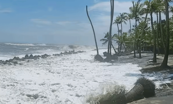 കേരള തീരത്തെ റെഡ് അലർട്ട് പിൻവലിച്ചു, പകരം ഓറഞ്ച് അലർട്ട്; അതീവ ജാഗ്രത തുടരണം