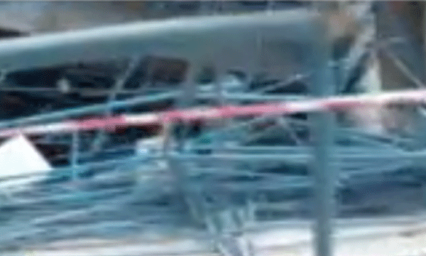 24 നില കെട്ടിടത്തിന്റെ പെന്റിംഗ് ജോലിക്കായി കൊണ്ടുവന്ന ഫ്രെയിം തകര്‍ന്നുവീണു ; ഒരാള്‍ മരിച്ചു അഞ്ചുപേര്‍ക്ക് പരിക്ക്