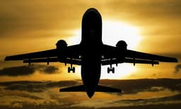 വിമാനത്തിലെ ടോയ്‌ലറ്റില്‍ ഐഫോണ്‍ ഒളിപ്പിച്ച്, പെണ്‍കുട്ടികളുടെ ദൃശ്യങ്ങള്‍ പകര്‍ത്തി: ജീവനക്കാരന്‍ അറസ്റ്റില്‍ 
