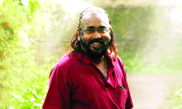 കളിക്കളത്തില്‍ നിന്ന് ക്ലാസിക്കുകള്‍ കണ്ട് സിനിമയിലേക്ക് ;  കുട്ടിക്കാലത്തു ഇഷ്ടപ്പെട്ടിരുന്നത് ഹോക്കിയും ക്രിക്കറ്റും ; അച്ഛന്റെയും സഹോദരന്റെയും കൂടെ പ്രവര്‍ത്തിച്ച് സിനിമാക്കാരനായി