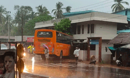 കോഴിക്കോട്  നിയന്ത്രണം വിട്ട സ്വിഫ്റ്റ് ബസ് ഹോട്ടലിലേക്ക് ഇടിച്ചുകയറി 