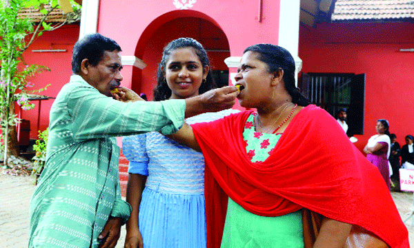 അറുത്തെറിഞ്ഞ കണ്ണി വിളക്കിച്ചേര്‍ത്തു, ജീവിതയാത്രയില്‍ വീണ്ടുമൊന്ന് ; കുടുംബ വഴക്കിനെത്തുടര്‍ന്ന് 14 വര്‍ഷം മുമ്പ് വിവാഹമോചനത്തിലൂടെ വേര്‍പിരിഞ്ഞ ദമ്പതികള്‍ പുനര്‍വിവാഹം ചെയ്തു