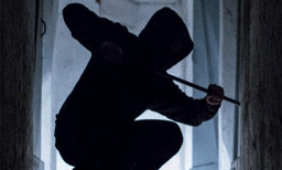 ഷൊർണൂരിൽ വീട്ടിൽ കയറി കവർച്ച; സ്വർണ്ണവും പണവും നഷ്ട്ടപ്പെട്ടു
