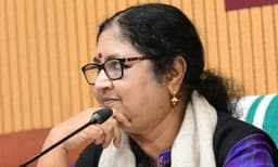 സർവകലാശാലയെ കാവിവത്കരിക്കാൻ ശ്രമിക്കുന്നു; ഗവർണർക്കെതിരെ  മന്ത്രി ആർ ബിന്ദു
