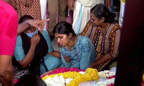 നഷ്ടപരിഹാരം ലഭ്യമാക്കണം; മസ്കറ്റിൽ മരണപ്പെട്ട​ തിരുവനന്തപുരം സ്വദേശി നമ്പി രാജേഷിന്റെ ഭാര്യ മുഖ്യമന്ത്രിക്ക് പരാതി നൽകി