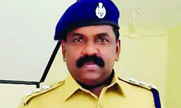 ഗുണ്ടാനേതാവ് ഒരുക്കിയ വിരുന്നില്‍ പങ്കെടുത്തു ; എസ്.ഐ. എത്തിയപ്പോള്‍ ഏമാന്‍ ശൗചാലയത്തില്‍! ക്രൈംബ്രാഞ്ച് ഡിവൈ.എസ്.പി പെട്ടത് വിരമിക്കാനിരിക്കെ ; യാത്രയയപ്പിനുള്ള പന്തലഴിച്ചു