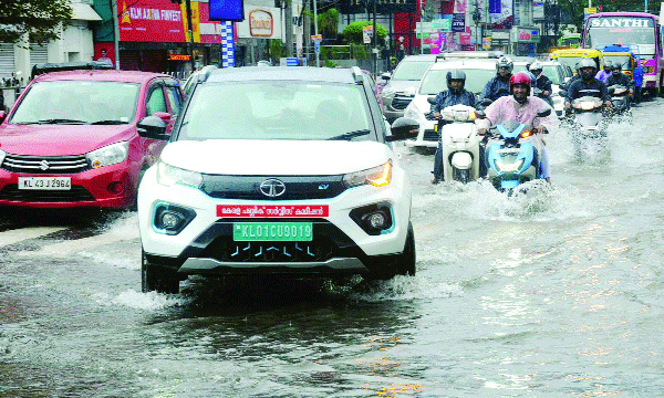 സംസ്ഥാനത്ത് പരക്കെ മഴ ; തെക്കു പടിഞ്ഞാറന്‍ കാലവര്‍ഷം 31ന് കേരളത്തില്‍ എത്തും