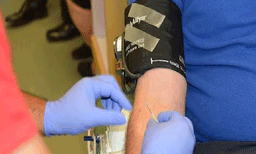 അപരിചിതയായ യുവതി ​ഗുരുതരാവസ്ഥയിൽ; രക്തം നല്‍കാന്‍ 440 കിലോമീറ്റർ യാത്ര ചെയ്തെത്തി യുവാവ്