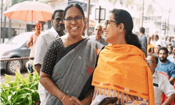 ചിരി മായാതെ മടങ്ങൂ ടീച്ചര്‍, മരിച്ചതും തോറ്റതുമായ മനുഷ്യരെ ചേര്‍ത്തു പിടിച്ച നാടാണിത്: കെ കെ രമ
