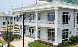 കസേരയ്ക്കായുള്ള പോരാട്ടം കഴിഞ്ഞു ; ഇനി ആന്ധ്രാപ്രദേശില്‍ നിലവിലെ മുഖ്യമന്ത്രിയും മുന്‍ മുഖ്യമന്ത്രിയും തമ്മിലുള്ള മത്സരം സ്വത്തിന് വേണ്ടി; 500 കോടി മുടക്കിയ റെഡ്ഡിയുടെ 'ഹില്‍ടോപ്പ് പാലസ്'