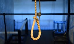 തൂക്കിലേറ്റപ്പെടുന്ന ആളുടെ ചെവിയില്‍ ആരാച്ചാര്‍ അവസാനമായി പറയുന്ന ആ കാര്യം ഇതാണ്....

