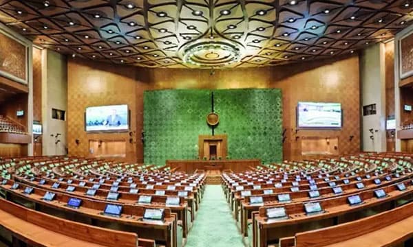 പ്രോട്ടെം സ്പീക്കറുടെ പാനലില്‍ നിന്നും പിന്മാറി ഇന്ത്യാസഖ്യം ; കോണ്‍ഗ്രസ് ഭരണഘടനയുടെ ചെറിയ പതിപ്പുമായി എത്തും