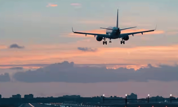 കുത്തനെ കുതിക്കുന്ന വിമാന ടിക്കറ്റ് നിരക്ക്; സർക്കാർ ഇടപെടണമെന്ന് ആവശ്യവുമായി പ്രവാസി സംഘടനകൾ