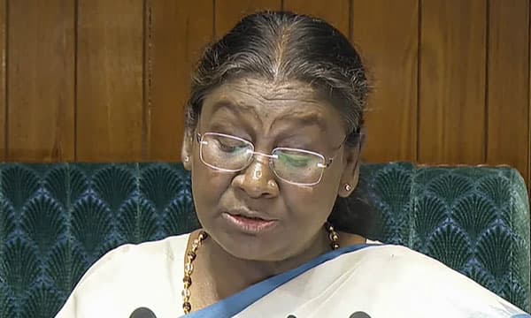 അടിയന്തരാവസ്ഥ ഇന്ത്യന്‍ ഭരണഘടനയ്ക്ക് നേരെ നടന്ന ഏറ്റവും വലിയ ആക്രമണമെന്ന് രാഷ്പ്രതി