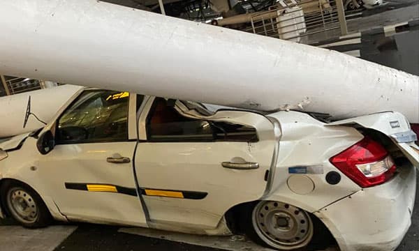 ഡല്‍ഹിയില്‍ അതിശക്തമായ മഴ ; വിമാനത്താവളത്തിലെ ടെര്‍മിനല്‍-1 ന്റെ മേല്‍ക്കൂര തകര്‍ന്നു ആറുപേര്‍ക്ക് പരിക്ക്