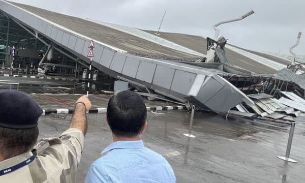 ഒന്നാം ടെര്‍മിനലിന്റെ മേല്‍ക്കൂര തകര്‍ന്ന് അപകടം ; ഡല്‍ഹിവിമാനത്താവളത്തില്‍ ഒരാള്‍ മരണമടഞ്ഞു, 