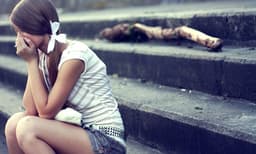 അകാരണമായ പിരിമുറുക്കവും സങ്കടവും