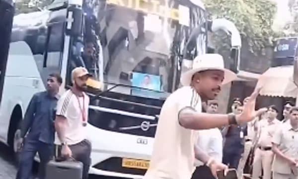 ഡല്‍ഹിയില്‍ ടീം ഇന്ത്യയ്ക്ക് വന്‍ വരവേല്‍പ്പ് ; പ്രധാനമന്ത്രിക്കൊപ്പം ​‍പ്രഭാതഭക്ഷണം ;  വാങ്കഡേയില്‍ ടീമിന്റെ റോഡ്‌ഷോ
