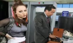 

കയ്യിലെ പവര്‍ ബാങ്ക് കണ്ട് 'സെക്‌സ് ടോയ്' ആണോയെന്ന് സെക്യൂരിറ്റി ജീവനക്കാരന്‍: എയര്‍പോര്‍ട്ടിലെ അനുഭവം പങ്കുവച്ച് യുവതി 

