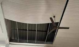 വിവാഹ ചടങ്ങിനിടെ തലയിലേക്ക് സീലിങ് അടര്‍ന്ന് വീണ് വരന്റെ ബന്ധു ആശുപത്രിയില്‍
