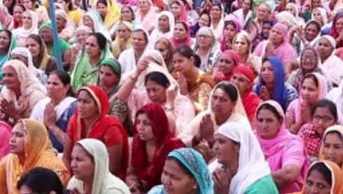 ഹത്രാസിലെ ദുരന്തത്തില്‍ വിവാദ പ്രസ്താവനയുമായി ആള്‍ദൈവം ; ചിലര്‍ വിഷപദാര്‍ഥം നിറച്ച കന്നാസുകള്‍ തുറന്നുവിട്ടെന്ന് ആരോപിച്ച് ഭോലെ ബാബയുടെ അഭിഭാഷകന്‍ 