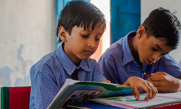 കൊടുങ്ങല്ലൂരിൽ സ്വയം ഹിപ്‌നോട്ടിസത്തിന് വിധേയരായ നാല് വിദ്യാർത്ഥികൾ ബോധരഹിതരായി