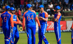 ടോസ് നേടി ഇന്ത്യ; ആദ്യം ബൗള്‍ ചെയ്യാന്‍ തീരുമാനിച്ചു , തുഷാര്‍ ദേശ്പാണ്ഡെയ്ക്ക് അവസരം നല്‍കി
