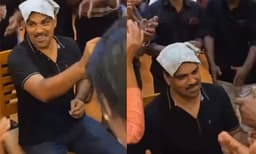 എത്ര മനോഹരം... എസ്എച്ചഒയെ നടുവിലിരുത്തി ഒപ്പന, വേറിട്ട യാത്രയയപ്പ് നല്‍കി പോലീസുകാര്‍, വൈറലായി വീഡിയോ 


