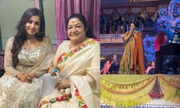 ഇതാണ് ശ്രേയാ ഘോഷാല്‍, പ്രശസ്തിയുടെ കൊടുമുടി കയറിയിട്ടും അഹങ്കാരമില്ല, പാടും മുന്‍പ് ചിത്രയ്ക്കു മുന്നില്‍  സാഷ്ടാംഗ പ്രണാമം അര്‍പ്പിച്ച്‌ ശ്രേയ  