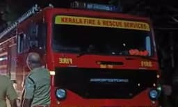 കുടുംബകലഹം മൂത്തപ്പോള്‍ ഗൃഹനാഥന്‍ കിണറ്റില്‍ കല്ലെടുത്തിട്ട് അടുത്തവീടിന്റെ തിണ്ണയില്‍ കിടന്നുറങ്ങി ; വീട്ടുകാര്‍ വിളിച്ച ഫയര്‍ഫോഴ്‌സ് കിണറ്റില്‍ മൂന്നുമണിക്കൂര്‍ തപ്പി വലഞ്ഞു സ്ഥലം വിട്ടു