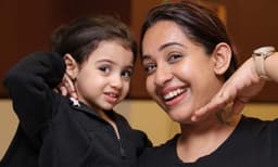 സൂധാപ്പൂവിന് എന്തുപറ്റി? മോള്‍ അതിവേഗത്തില്‍ സുഖം പ്രാപിക്കട്ടെ; മകള്‍ ആശുപത്രിയിലാണെന്ന് സൗഭാഗ്യ വെങ്കിടേഷ്‌
