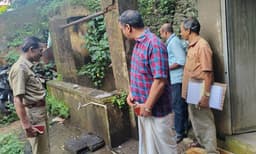 വാഹനപരിശോധനയുമായി നാട്ടുകാരെ പിഴ അടപ്പിച്ച പോലീസിനും പണികിട്ടി ; പ്ലാസ്റ്റിക് മാലിന്യം സ്റ്റേഷന്‍ പരിസരത്ത് അലക്ഷ്യമായി വലിച്ചെറിഞ്ഞതിനു വെള്ളാവൂര്‍ പഞ്ചായത്ത് 5000 രൂപ പിഴയിട്ടു