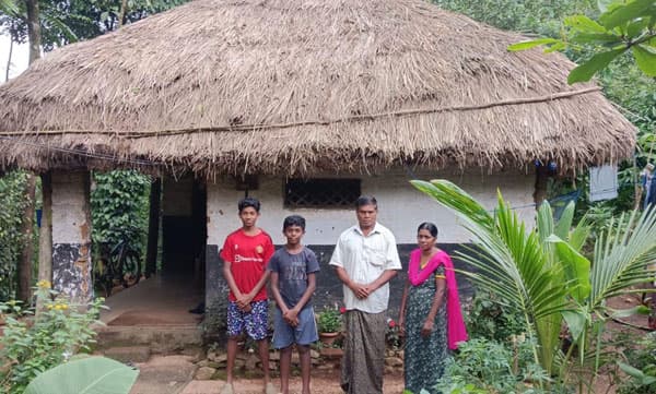 ലൈഫ് പദ്ധതിയില്‍ വീടു നല്‍കാന്‍ അധികാരികള്‍ക്ക് മടി ; കൂലിപ്പണിക്കാരന്‍ ഷാജന്‍ നനയാതിരിക്കാന്‍ പുല്ലുമേഞ്ഞു ; വീട് ഫഹദിന്റെയും ആസിഫ് അലിയുടെയും രണ്ടു സിനിമയില്‍ താരമായി