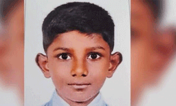 സ്‌കൂട്ടറില്‍ നിന്ന് തെറിച്ചു വീണു, ബസ് തലയില്‍ കയറിയിറങ്ങി; കൊല്ലത്ത് മൂന്നാം ക്ലാസുകാരന് ദാരുണാന്ത്യം 