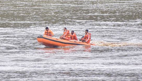 വെള്ളത്തിനടിയില്‍ ലോഹസാന്നിദ്ധ്യം കണ്ടെത്തി ; ലോറിയുടെ ക്യാബിന്‍ കണ്ടെത്താന്‍ കഴിഞ്ഞില്ല