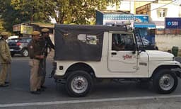 ഫേസ്ബുക്ക് വഴി പരിചയപ്പെട്ടു, ഇന്ത്യയിലേക്ക് വിളിച്ചുവരുത്തി പീഡിപ്പിച്ചു ; അഭിഭാഷകനെതിരേ അമേരിക്കന്‍ വനിതയുടെ പരാതി