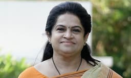 പത്മജ ഗവര്‍ണര്‍ പട്ടികയില്‍ ഇല്ല, അടുത്ത അവസരത്തില്‍ പ്രതീക്ഷയോടെ നേതാക്കള്‍ ; മോദിയുടെ വലംകൈയായ കൈലാസനാഥനെ പൊതുരംഗത്ത്‌ സജീവമാക്കാനാണു ബി.ജെ.പിയുടെ തീരുമാനം