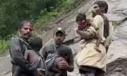 സൂചിപ്പാറ വെള്ളച്ചാട്ടത്തിന് അടിവാരത്തില്‍ വനത്തില്‍ കുടുങ്ങി; ആറംഗ സംഘത്തെ രക്ഷപ്പെടുത്തി വനംവകുപ്പ്