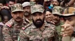 ദുരിതബാധിത പ്രദേശങ്ങളില്‍ സന്ദര്‍ശനം നടത്തി ; സൂപ്പര്‍താരം മോഹന്‍ലാല്‍ വയനാട്ടിലെ ദുരന്തഭൂമിയില്‍