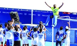 ഇന്ത്യന്‍ കുപ്പായത്തില്‍ 335 ാം മത്സരവും പൂര്‍ത്തിയാക്കി ; ഇന്ത്യന്‍ ഹോക്കിയുടെ ഇതിഹാസകാവല്‍ക്കാരന് വിട ; തുടര്‍ച്ചയായി രണ്ടാം വെങ്കലത്തോടെ ഗോള്‍ കീപ്പര്‍ പി.ആര്‍. ശ്രീജേഷിന് മടക്കം