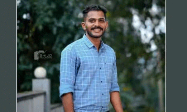  സൗദിയിൽ വാഹനം റോഡിൽ മറിഞ്ഞ് തീപിടിച്ചു ;  മലയാളി യുവാവ് ഉൾപ്പടെ നാലുപേര്‍ക്ക് ദാരുണാന്ത്യം