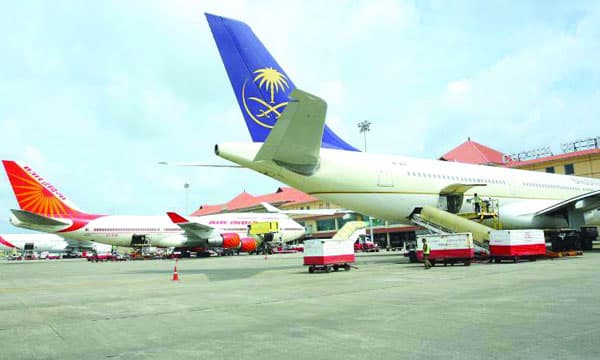 കേരളത്തില്‍നിന്ന് ഗള്‍ഫ് സെക്ടറിലേക്കുള്ള വിമാനയാത്രയ്ക്കു തിരക്കേറി; സാഹചര്യം മുതലെടുത്ത് വിമാനക്കമ്പനികള്‍ യാത്രാനിരക്കും കുത്തനെ കൂട്ടി; യാത്രാനിരക്ക് വര്‍ധിപ്പിച്ചിരിക്കുന്നത് അഞ്ചിരട്ടി വരെ 