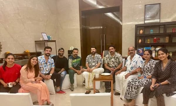 Ramesh pisharody with AMMA members (Image Source: Facebook)
